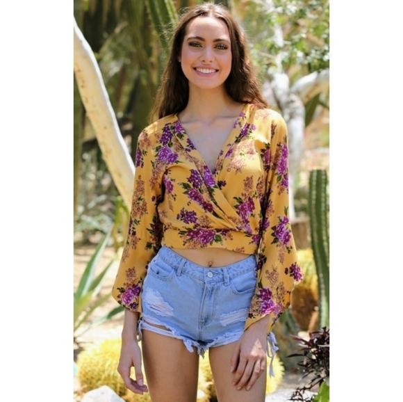 FINAL SALE 🆕🌿BOHO FLORAL TOP🌿 - Picture 2 of 4